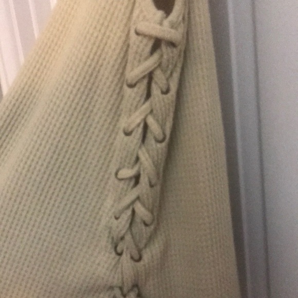 Tan/Olive No Sleeve Sweater - Picture 2 of 3